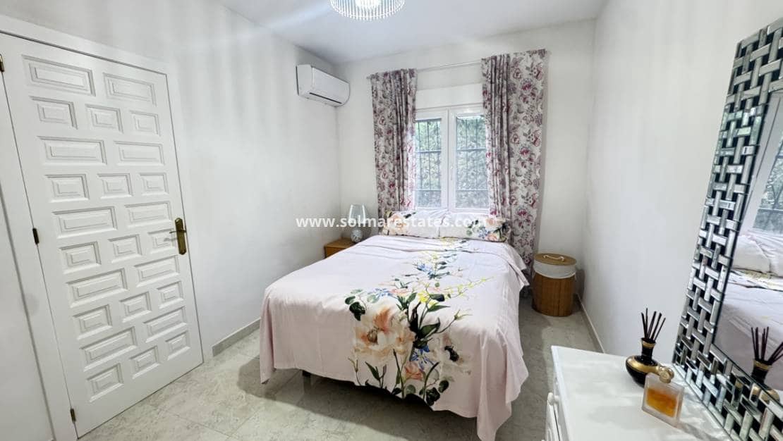 3 quarto Moradia para venda em Villamartin com piscina - 375 000 € (Ref: 9426377)