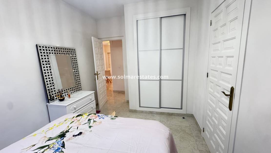 3 quarto Moradia para venda em Villamartin com piscina - 375 000 € (Ref: 9426377)