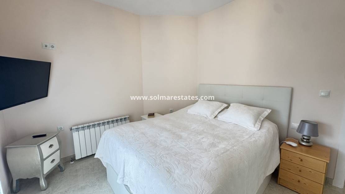 3 quarto Moradia para venda em Villamartin com piscina - 375 000 € (Ref: 9426377)