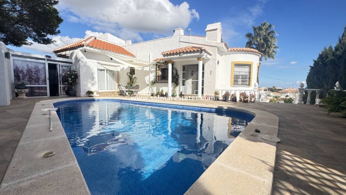 3 quarto Moradia para venda em Villamartin com piscina - 375 000 € (Ref: 9426377)