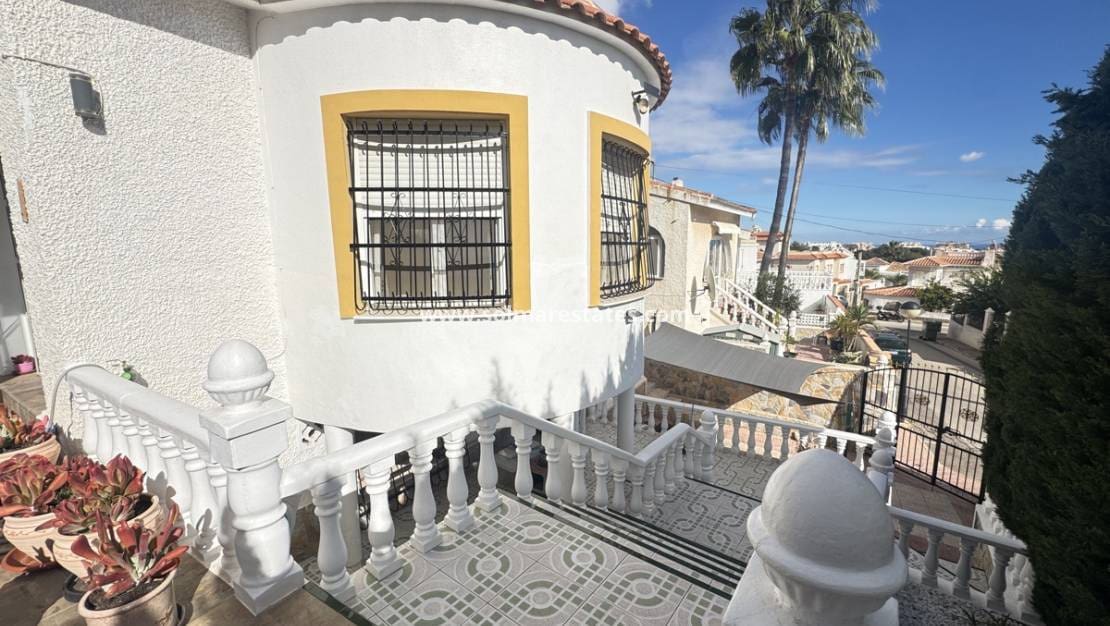 3 quarto Moradia para venda em Villamartin com piscina - 375 000 € (Ref: 9426377)