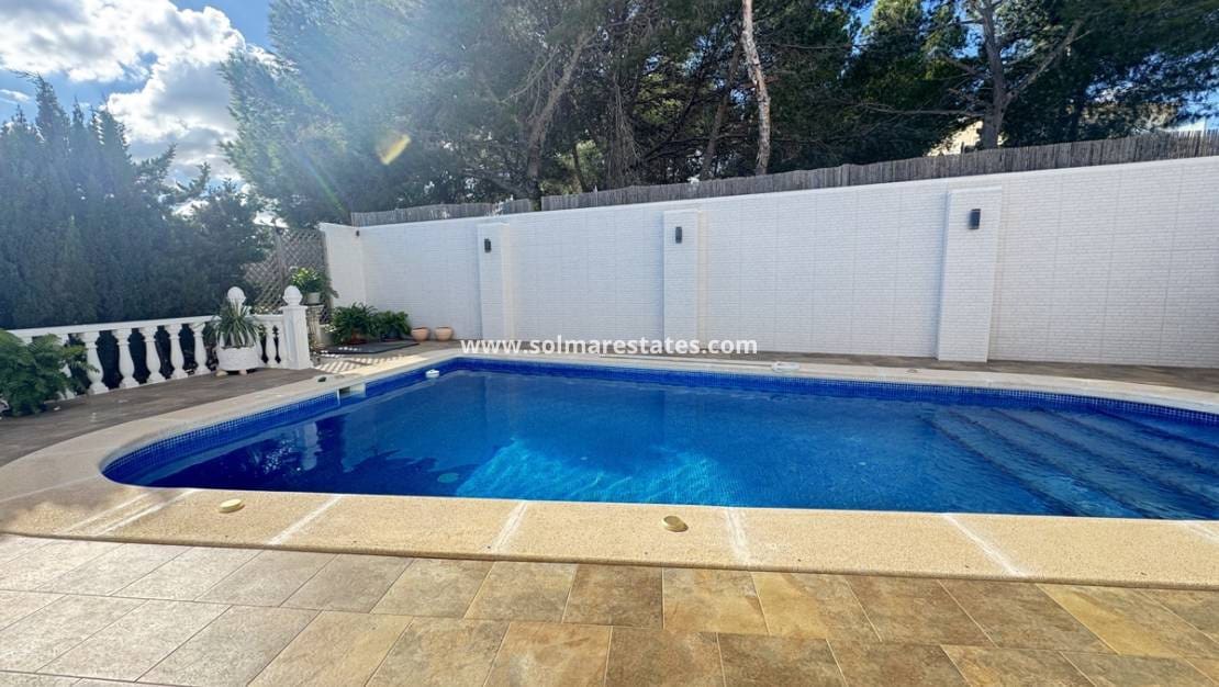 3 quarto Moradia para venda em Villamartin com piscina - 375 000 € (Ref: 9426377)