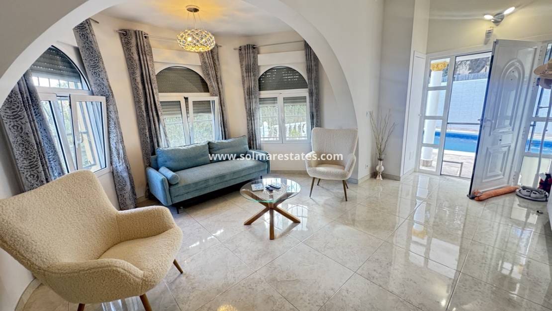 3 quarto Moradia para venda em Villamartin com piscina - 375 000 € (Ref: 9426377)