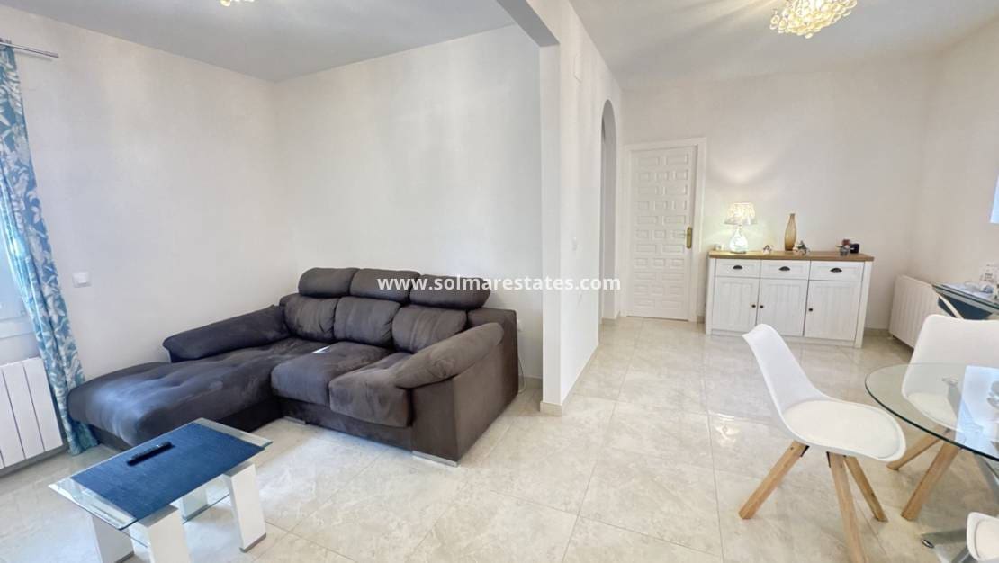 3 quarto Moradia para venda em Villamartin com piscina - 375 000 € (Ref: 9426377)
