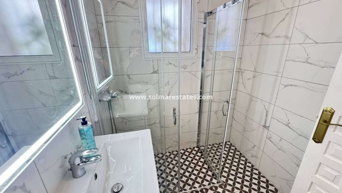 3 quarto Moradia para venda em Villamartin com piscina - 375 000 € (Ref: 9426377)