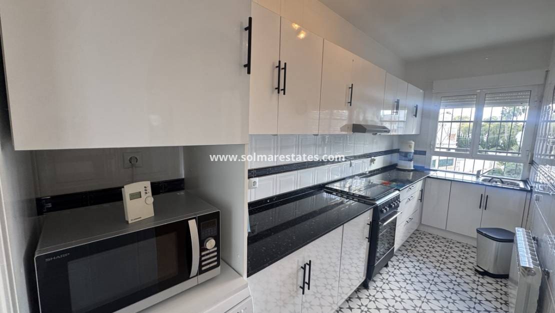 3 quarto Moradia para venda em Villamartin com piscina - 375 000 € (Ref: 9426377)
