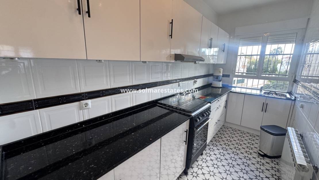 3 quarto Moradia para venda em Villamartin com piscina - 375 000 € (Ref: 9426377)