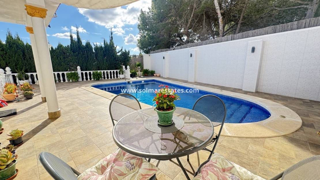 3 quarto Moradia para venda em Villamartin com piscina - 375 000 € (Ref: 9426377)