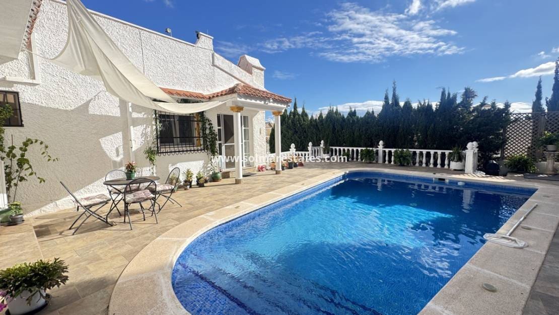 3 quarto Moradia para venda em Villamartin com piscina - 375 000 € (Ref: 9426377)