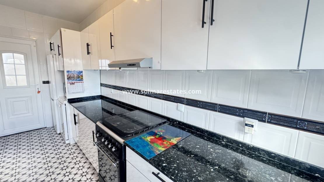 3 quarto Moradia para venda em Villamartin com piscina - 375 000 € (Ref: 9426377)