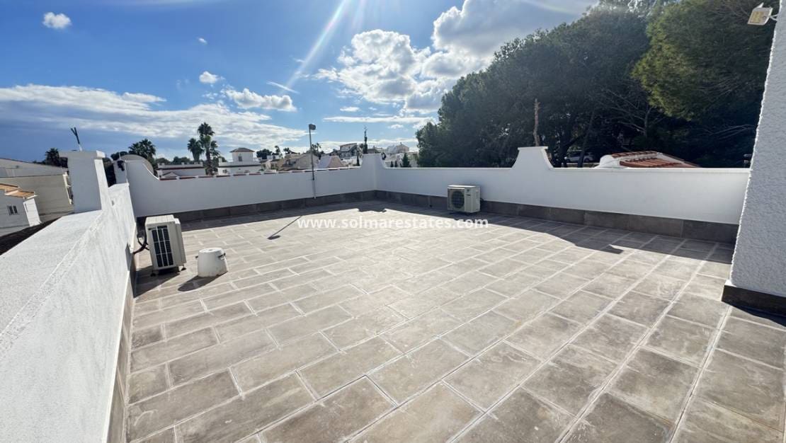 3 quarto Moradia para venda em Villamartin com piscina - 375 000 € (Ref: 9426377)