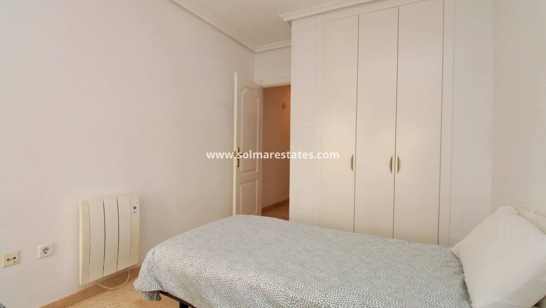 2 slaapkamer Appartement te koop in Villamartin met zwembad - € 169.900 (Ref: 9426378)
