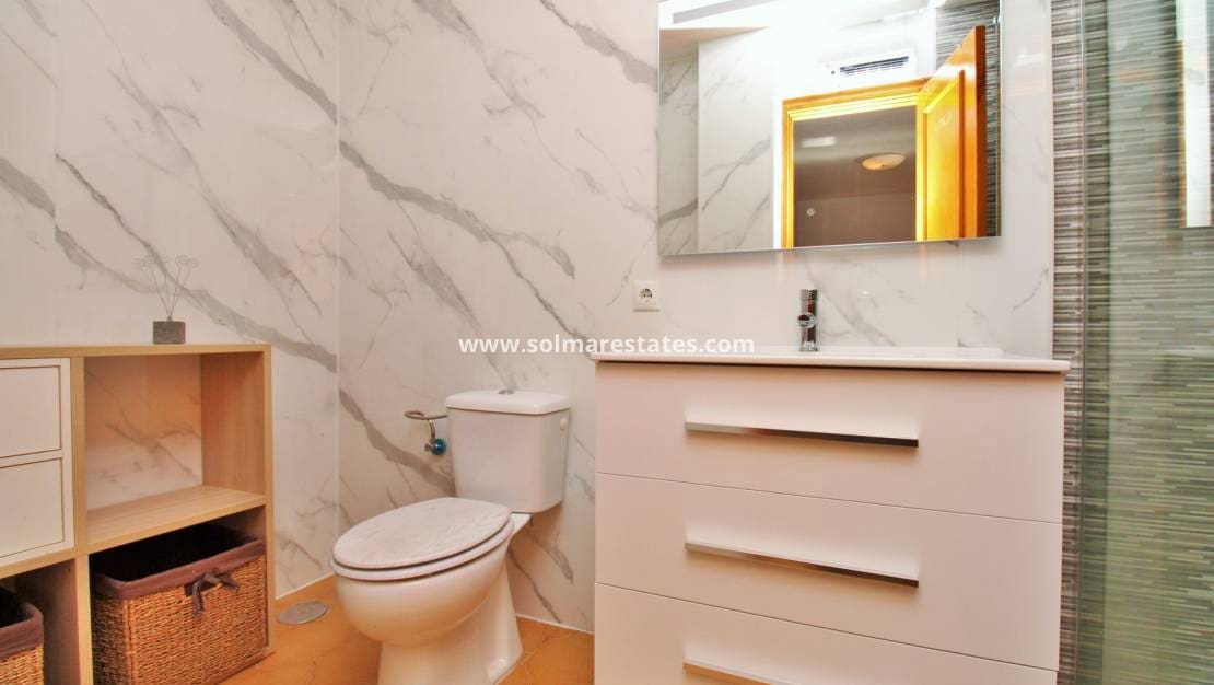 2 slaapkamer Appartement te koop in Villamartin met zwembad - € 169.000 (Ref: 9426379)