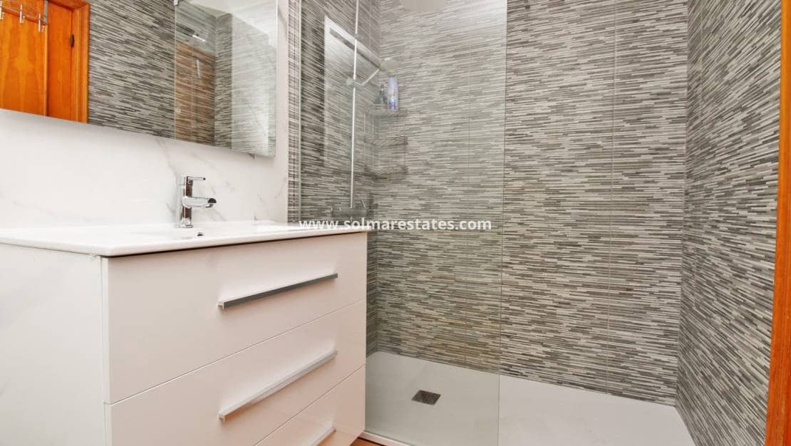 2 slaapkamer Appartement te koop in Villamartin met zwembad - € 169.000 (Ref: 9426379)