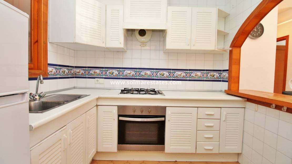 2 slaapkamer Appartement te koop in Villamartin met zwembad - € 169.000 (Ref: 9426379)