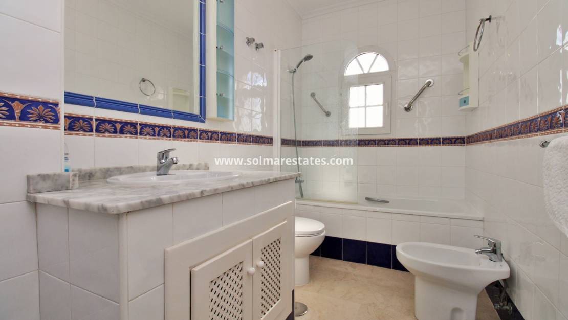 2 slaapkamer Huis te koop in Villamartin met zwembad - € 244.990 (Ref: 9426380)