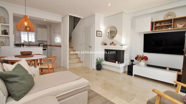 Casa de 2 habitaciones en Villamartin, Orihuela en venta con piscina - 244.990 € (Ref: 9426380)