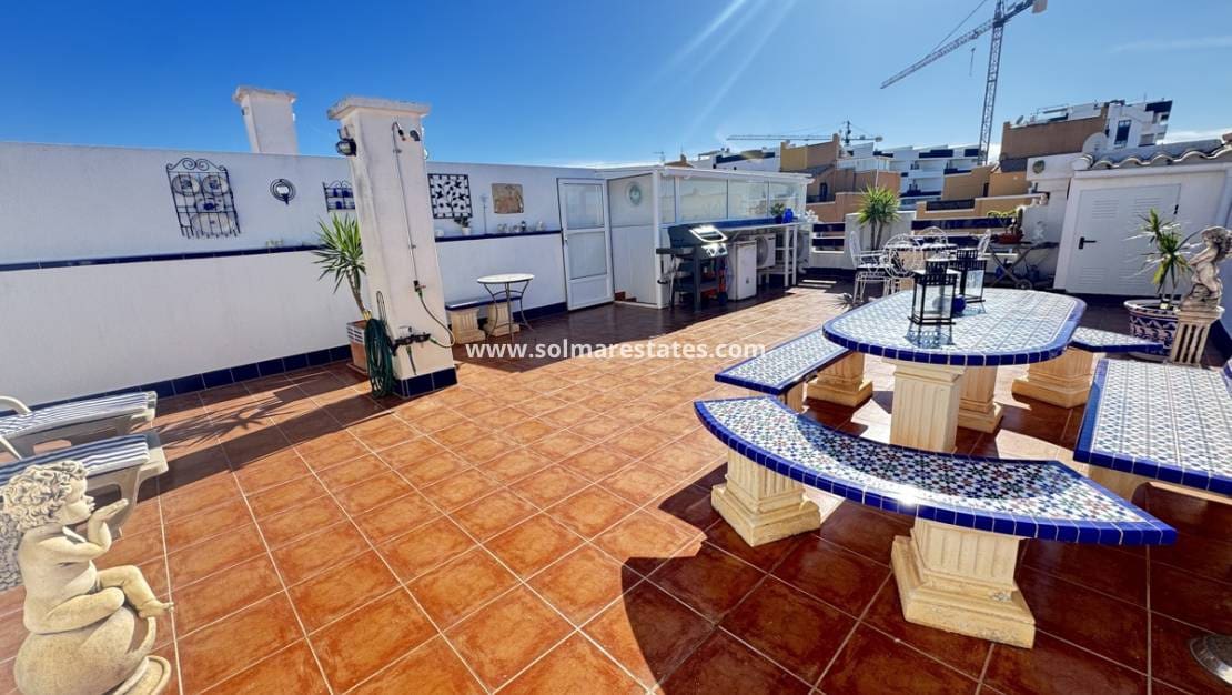 2 bedroom Apartment for sale in Los Altos with pool - € 179,995 (Ref: 9426381)