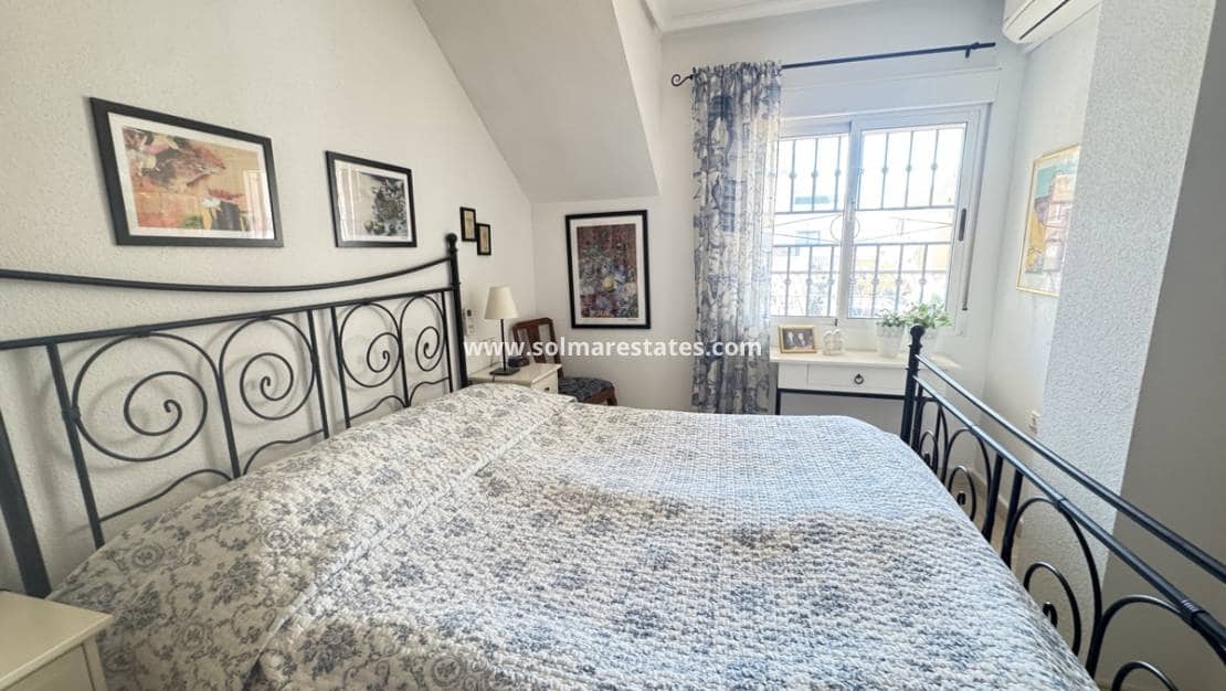 2 bedroom Apartment for sale in Los Altos with pool - € 179,995 (Ref: 9426381)