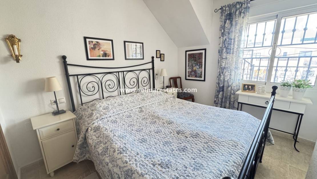 2 bedroom Apartment for sale in Los Altos with pool - € 179,995 (Ref: 9426381)