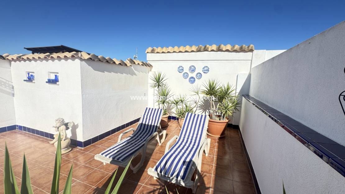2 bedroom Apartment for sale in Los Altos with pool - € 179,995 (Ref: 9426381)