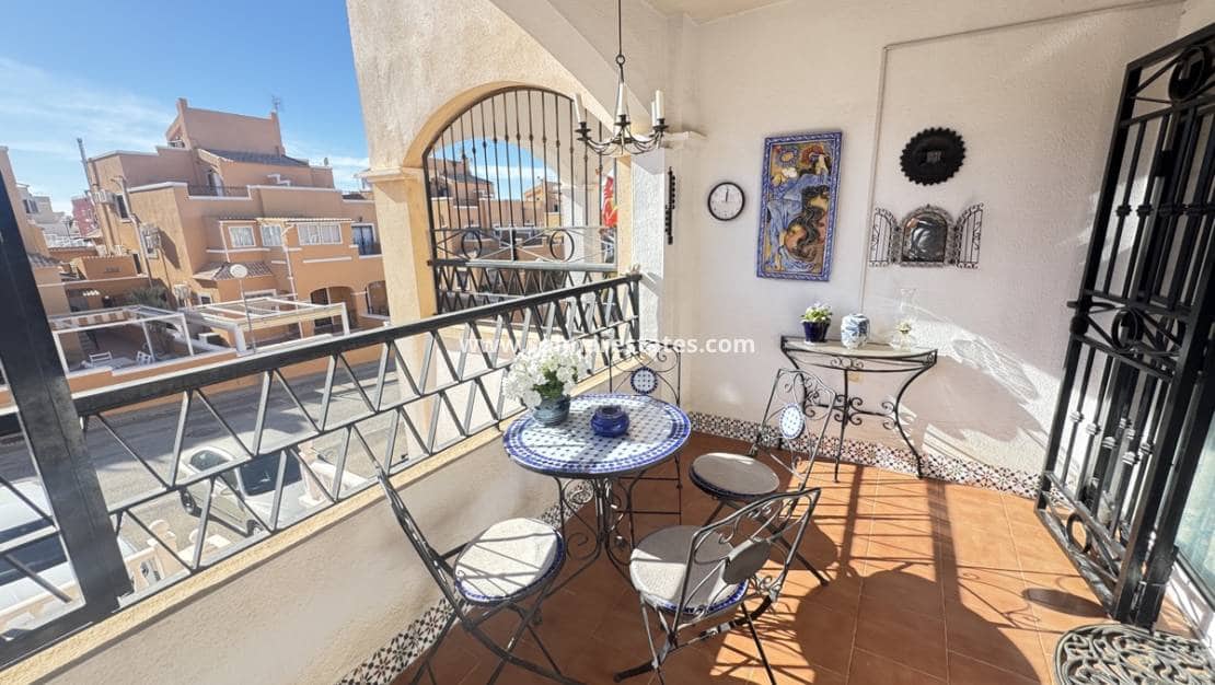 2 bedroom Apartment for sale in Los Altos with pool - € 179,995 (Ref: 9426381)