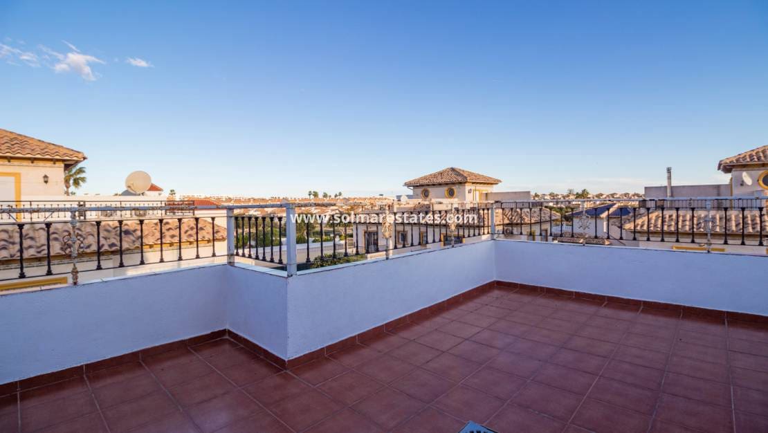 2 slaapkamer Huis te koop in Cabo Roig met zwembad - € 230.000 (Ref: 9426383)