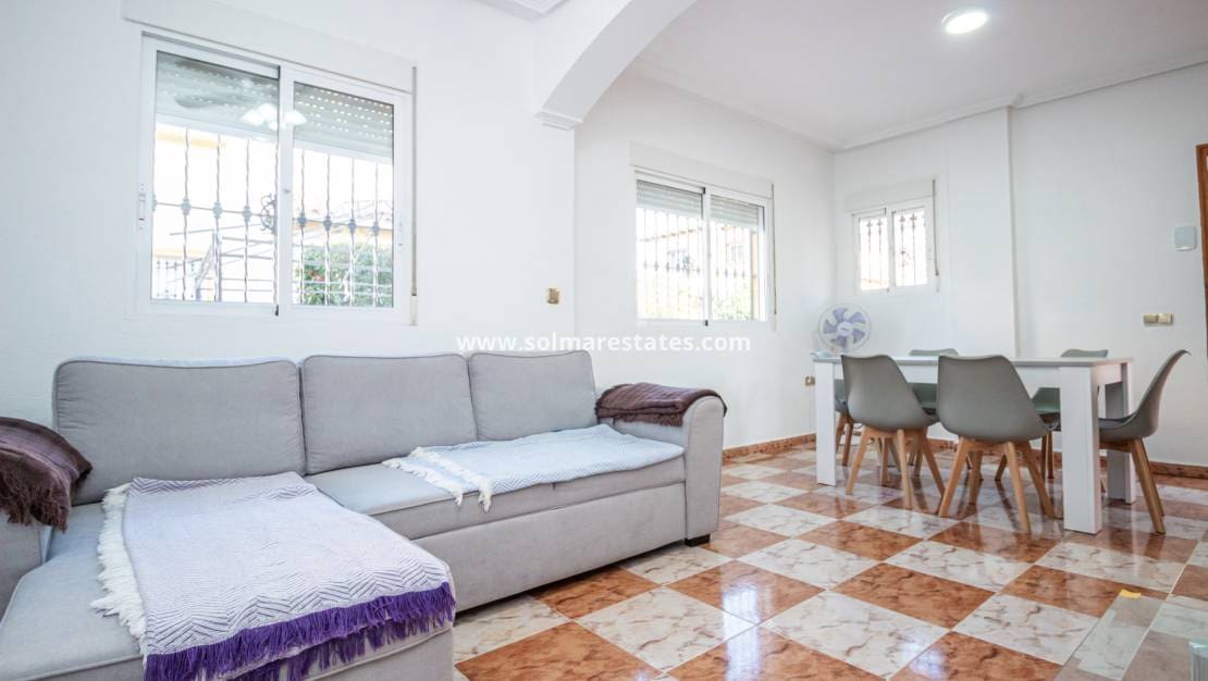 2 slaapkamer Huis te koop in Cabo Roig met zwembad - € 230.000 (Ref: 9426383)