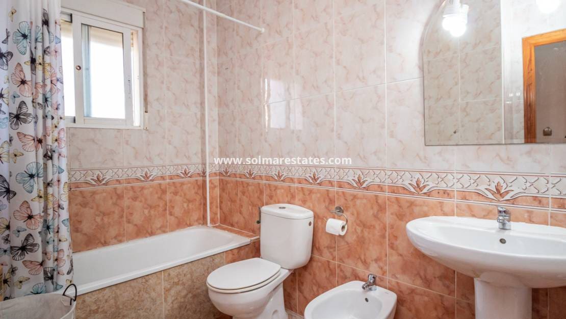 2 slaapkamer Huis te koop in Cabo Roig met zwembad - € 230.000 (Ref: 9426383)