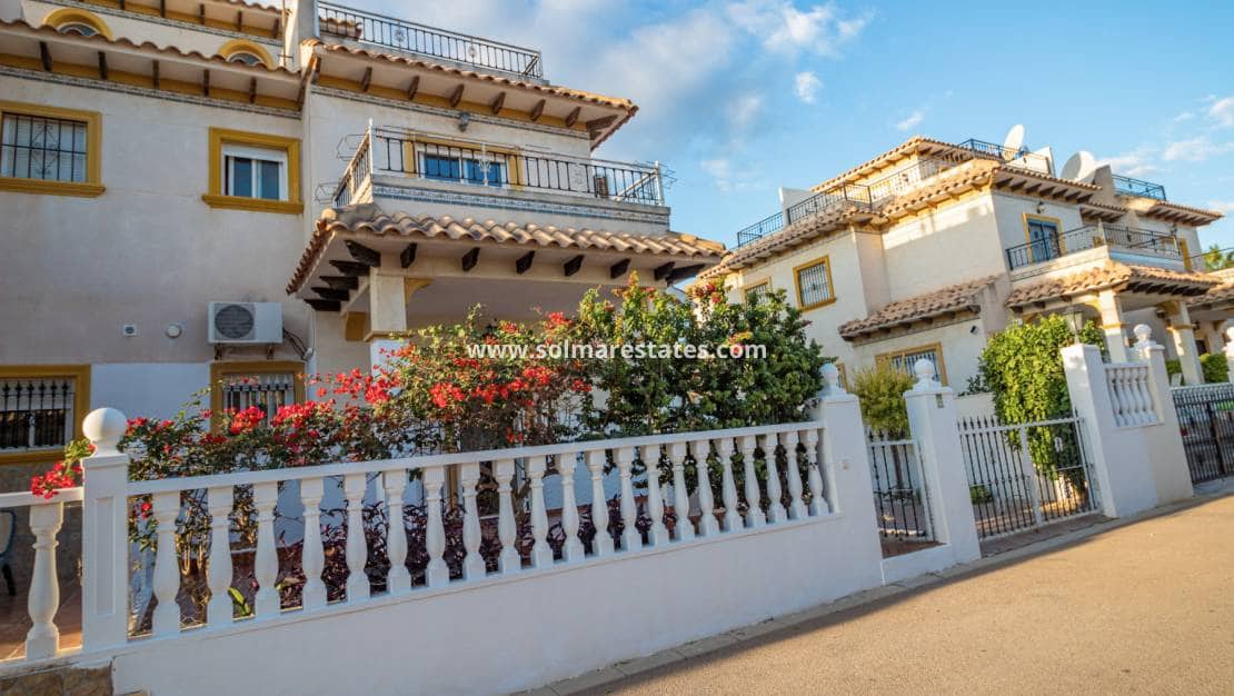 2 slaapkamer Huis te koop in Cabo Roig met zwembad - € 230.000 (Ref: 9426383)
