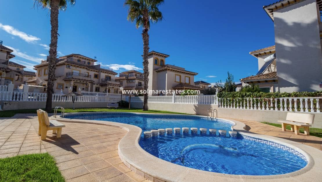 2 slaapkamer Huis te koop in Cabo Roig met zwembad - € 230.000 (Ref: 9426383)