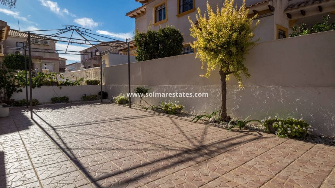 2 slaapkamer Huis te koop in Cabo Roig met zwembad - € 230.000 (Ref: 9426383)