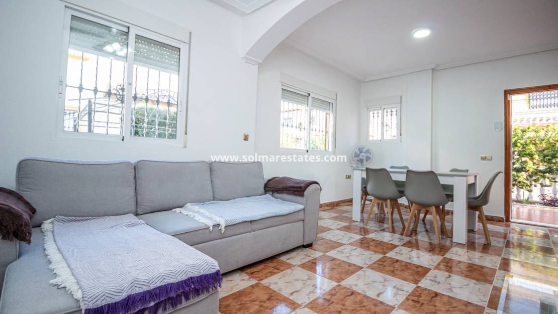 2 slaapkamer Huis te koop in Cabo Roig met zwembad - € 230.000 (Ref: 9426383)