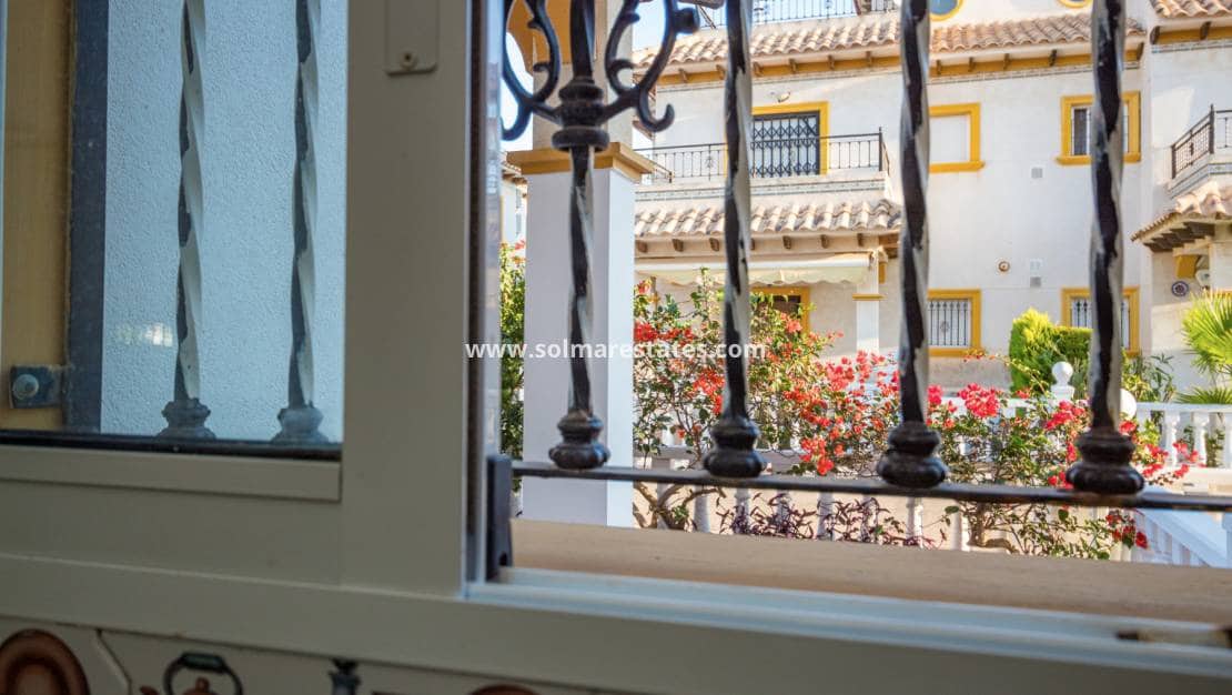 2 slaapkamer Huis te koop in Cabo Roig met zwembad - € 230.000 (Ref: 9426383)