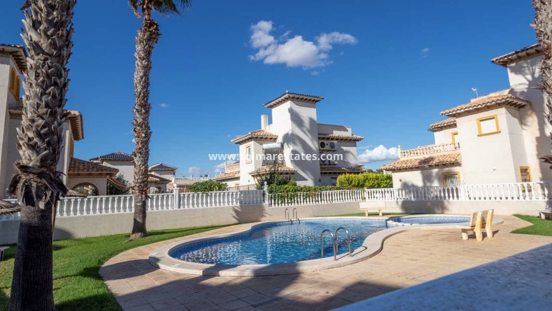 2 slaapkamer Huis te koop in Cabo Roig met zwembad - € 230.000 (Ref: 9426383)