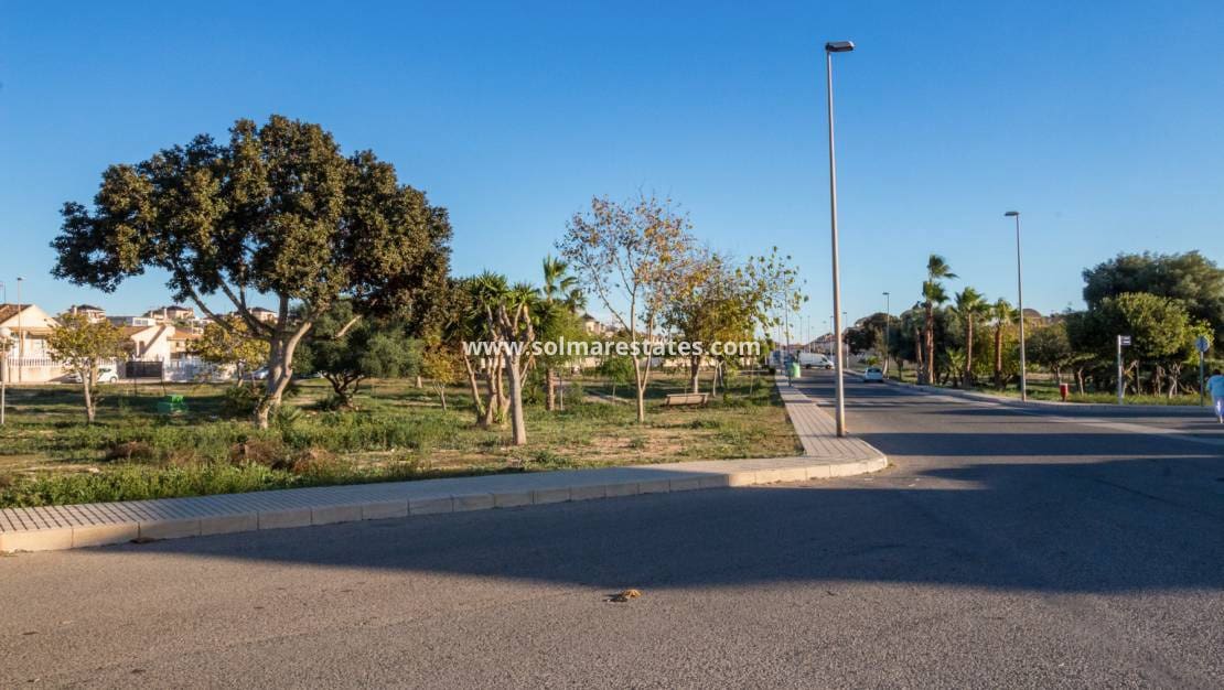 2 slaapkamer Huis te koop in Cabo Roig met zwembad - € 230.000 (Ref: 9426383)