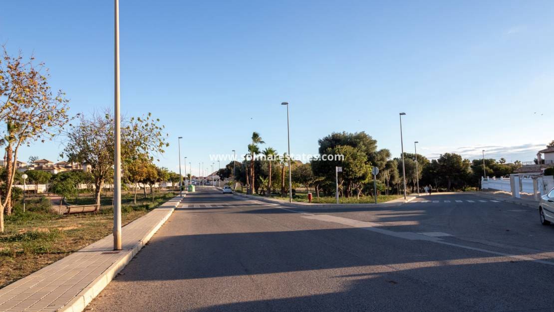 2 slaapkamer Huis te koop in Cabo Roig met zwembad - € 230.000 (Ref: 9426383)