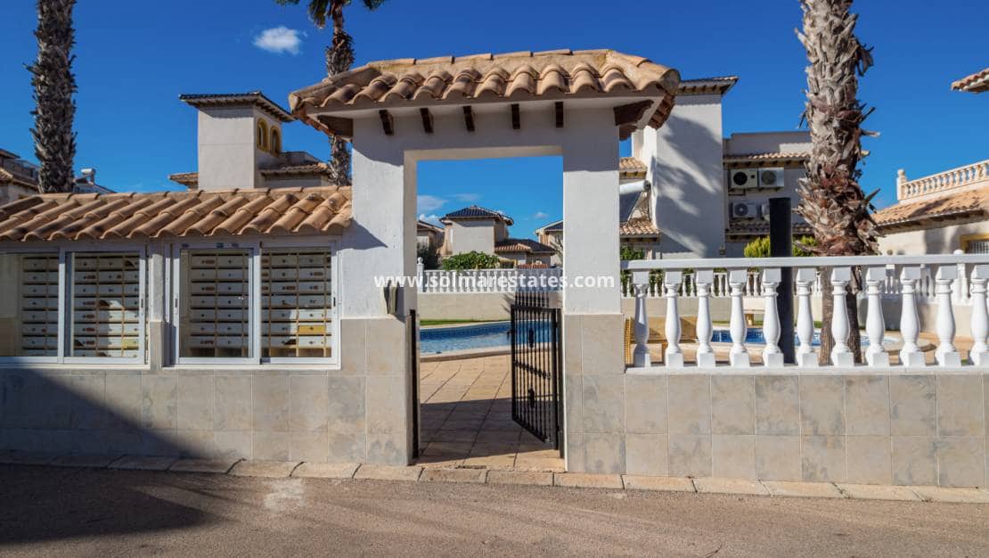 2 slaapkamer Huis te koop in Cabo Roig met zwembad - € 230.000 (Ref: 9426383)