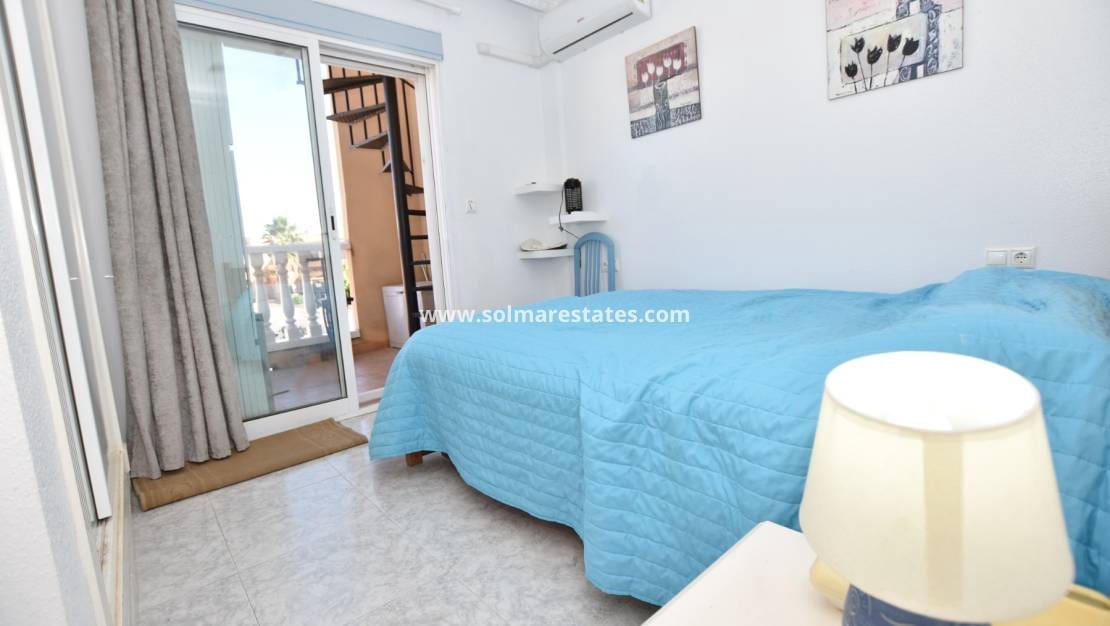 2 makuuhuone Omakotitalo myytävänä paikassa Algorfa mukana uima-altaan - 135 000 € (Ref: 9428150)