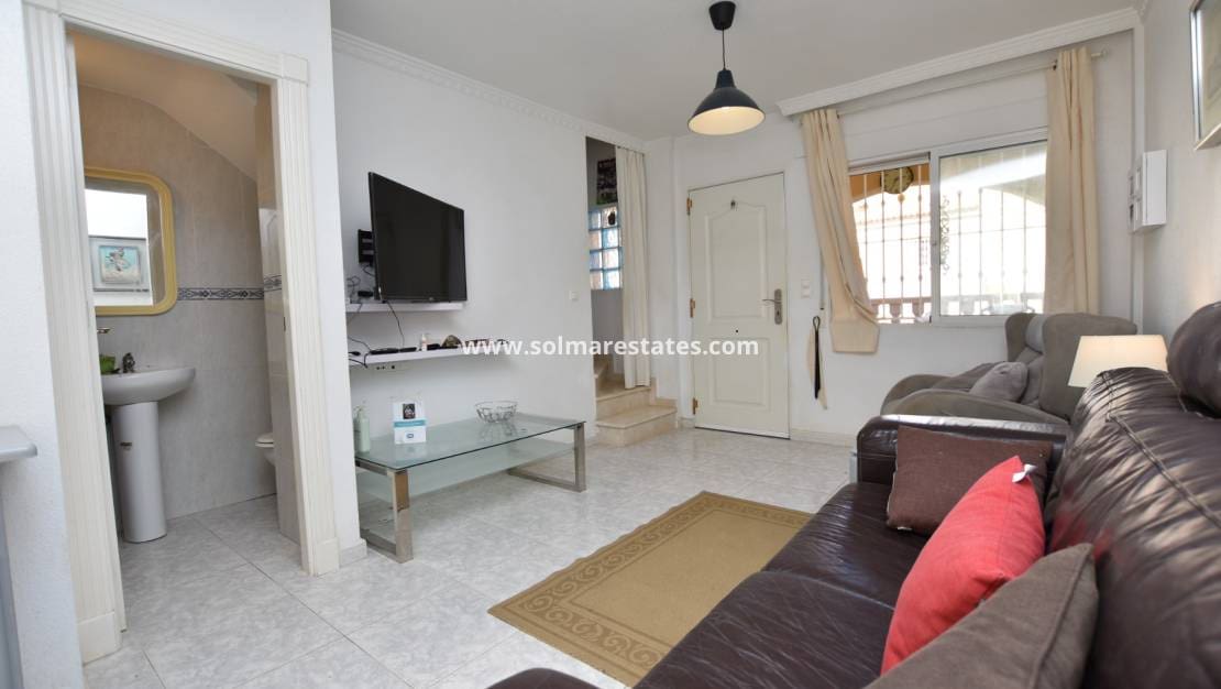 2 makuuhuone Omakotitalo myytävänä paikassa Algorfa mukana uima-altaan - 135 000 € (Ref: 9428150)