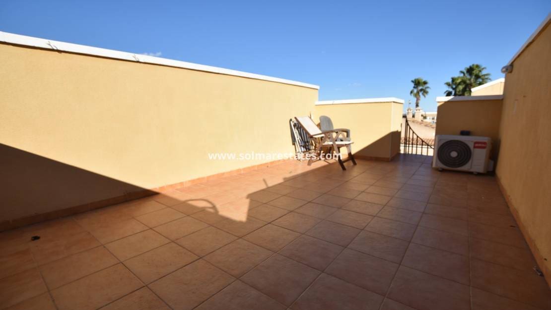 2 makuuhuone Omakotitalo myytävänä paikassa Algorfa mukana uima-altaan - 135 000 € (Ref: 9428150)