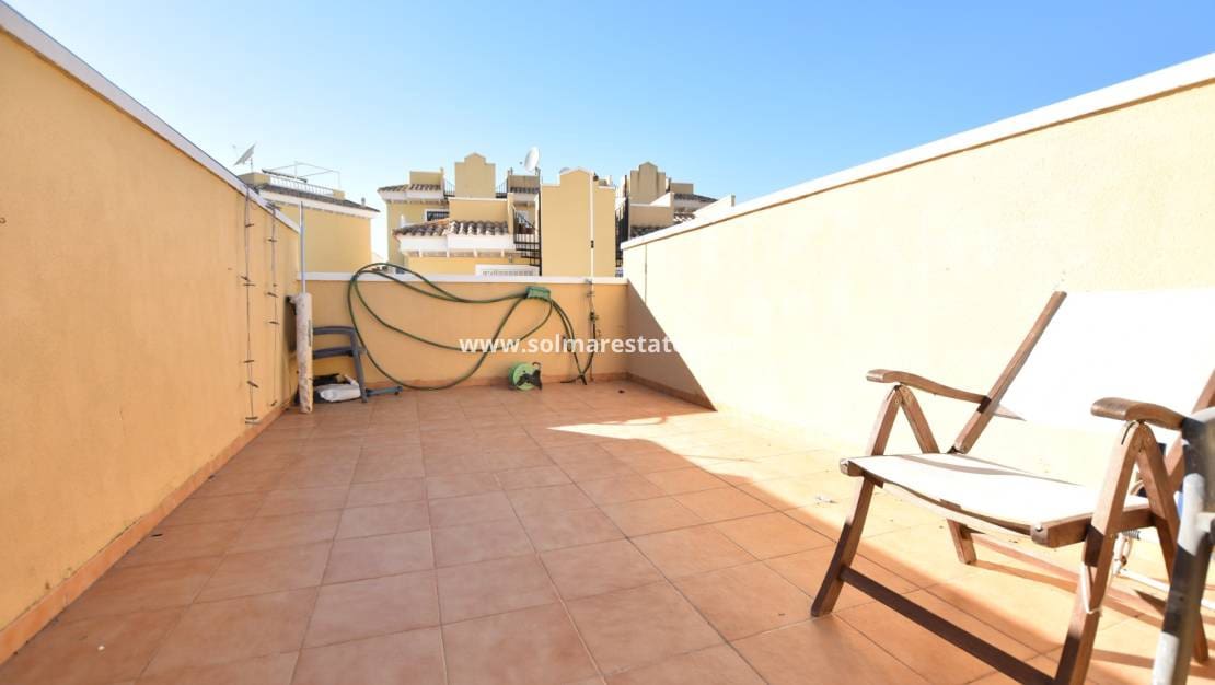 2 makuuhuone Omakotitalo myytävänä paikassa Algorfa mukana uima-altaan - 135 000 € (Ref: 9428150)