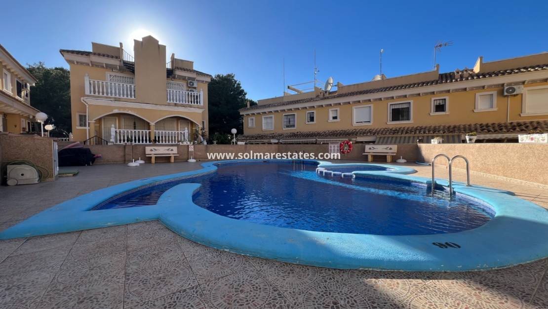 2 makuuhuone Omakotitalo myytävänä paikassa Algorfa mukana uima-altaan - 135 000 € (Ref: 9428150)