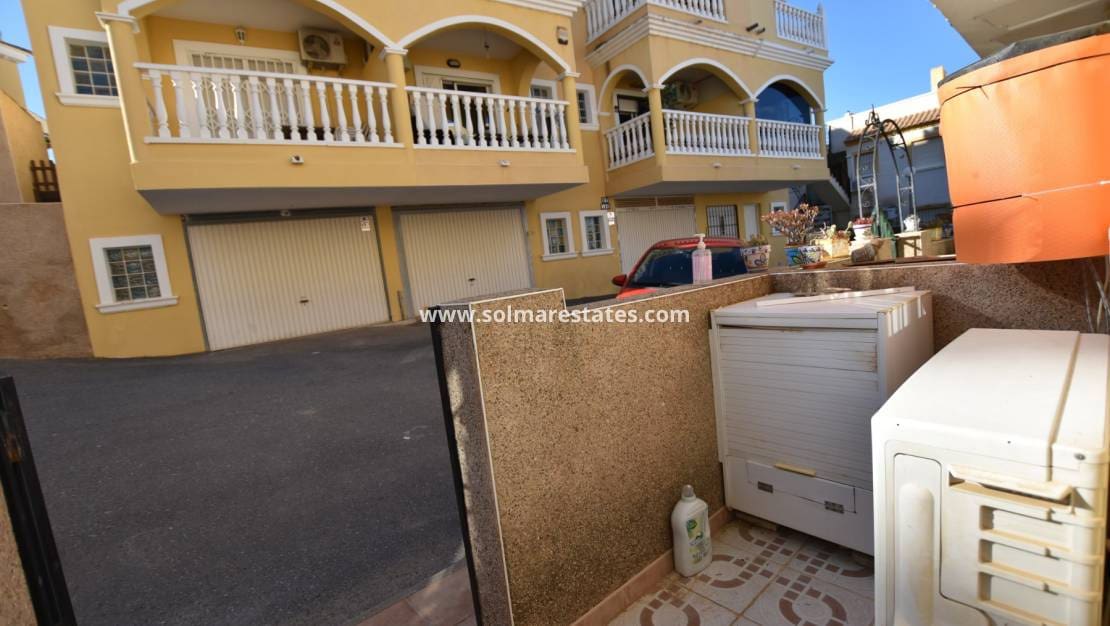 2 makuuhuone Omakotitalo myytävänä paikassa Algorfa mukana uima-altaan - 135 000 € (Ref: 9428150)