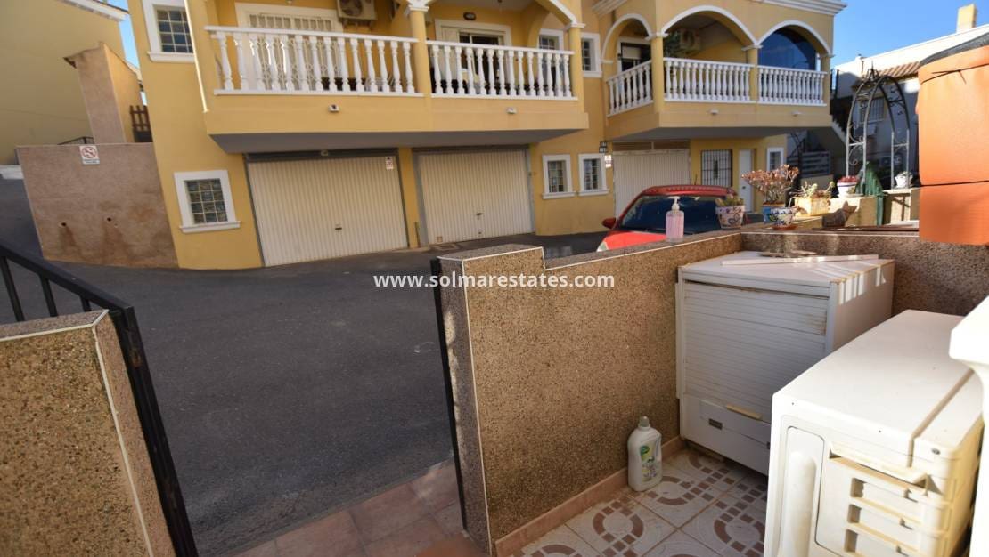 2 makuuhuone Omakotitalo myytävänä paikassa Algorfa mukana uima-altaan - 135 000 € (Ref: 9428150)