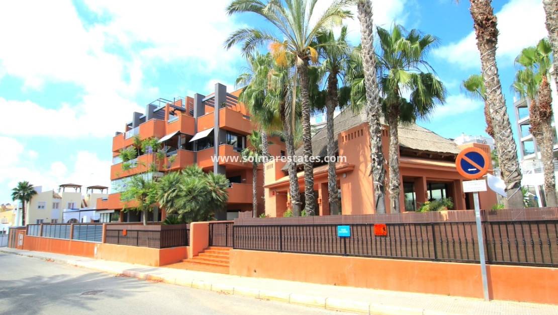 2 bedroom Apartment for sale in Villamartin with pool - € 285,000 (Ref: 9428151)