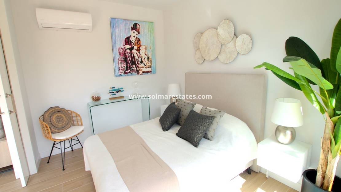 2 bedroom Apartment for sale in Villamartin with pool - € 285,000 (Ref: 9428151)