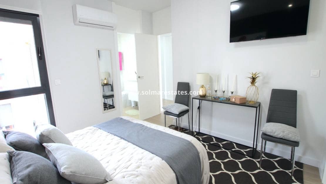 2 bedroom Apartment for sale in Villamartin with pool - € 285,000 (Ref: 9428151)