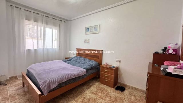 2 slaapkamer Appartement te koop in Punta Prima, Orihuela met zwembad - € 159.000 (Ref: 9432013)