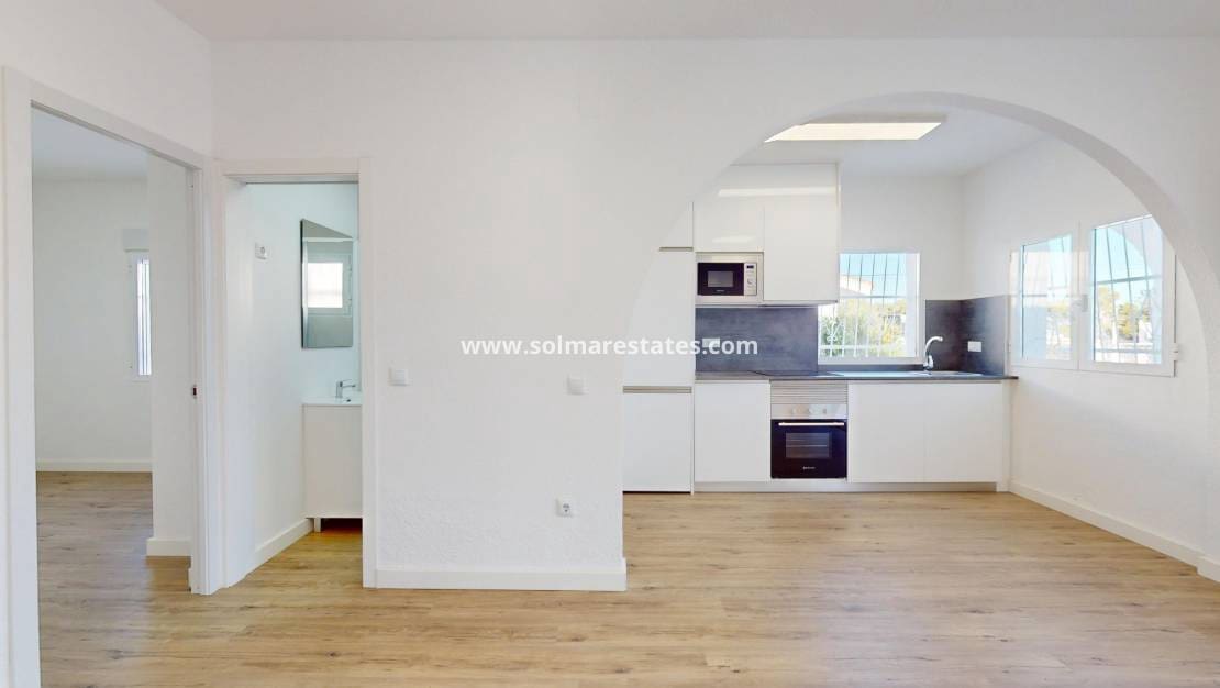 2 slaapkamer Bungalow te koop in Villamartin - € 199.000 (Ref: 9434655)